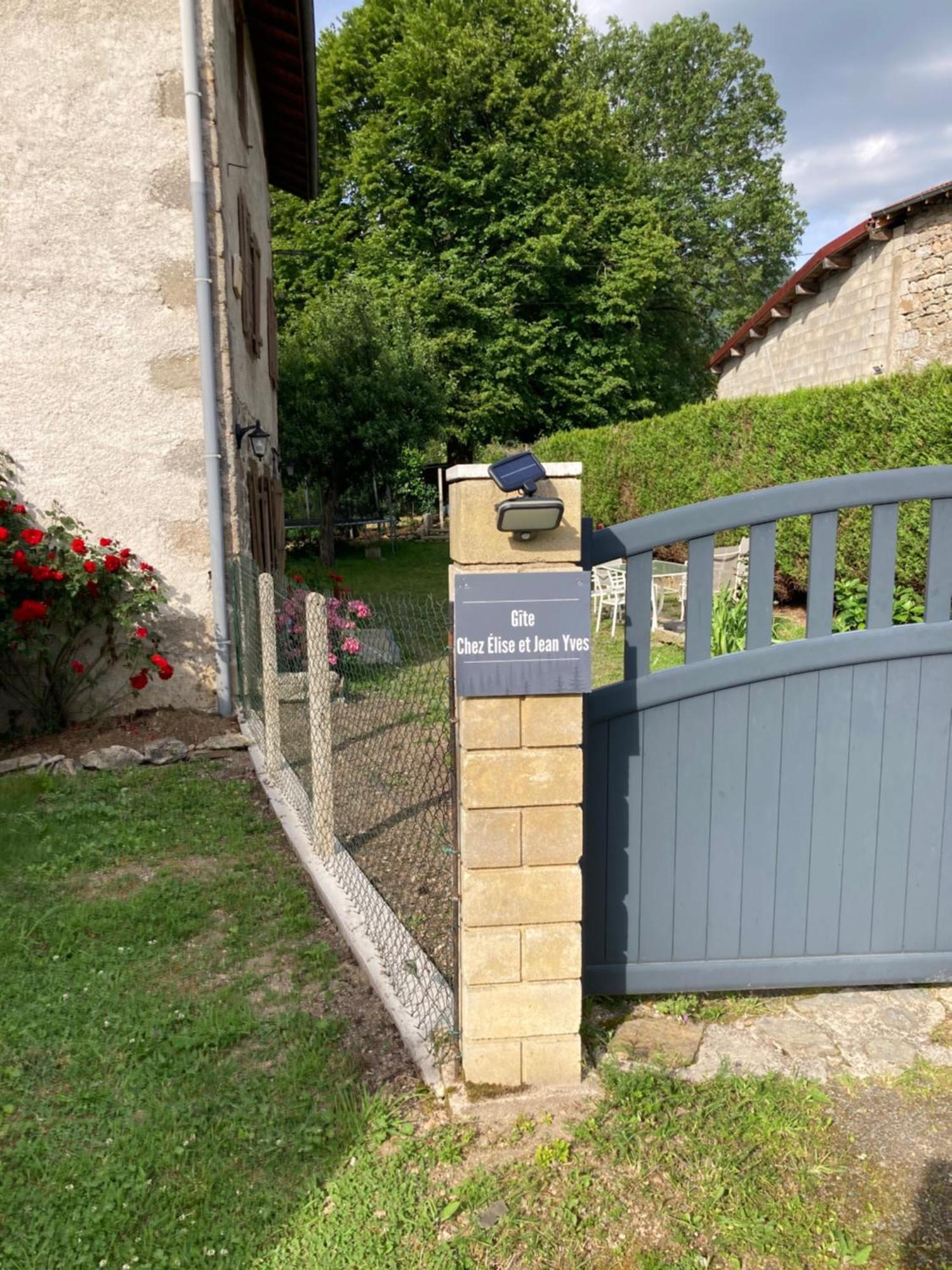 Chez Elise Et Jean Yves Villa Job Екстериор снимка